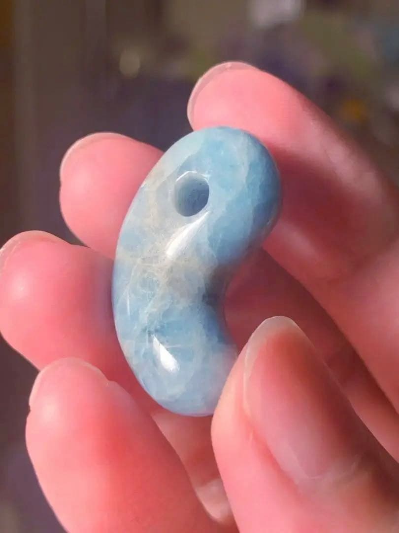 宝石質　入りコン沢翡翠勾玉　糸魚川　翡翠　コン沢　勾玉　根付　出土　原石　御守り