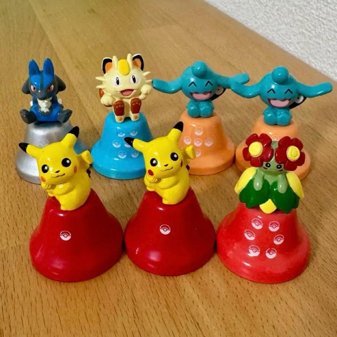 【平成レトロ】フィギュア付きハンドベル　ポケモン　ピカチュウ　ニャース　ルカリオ