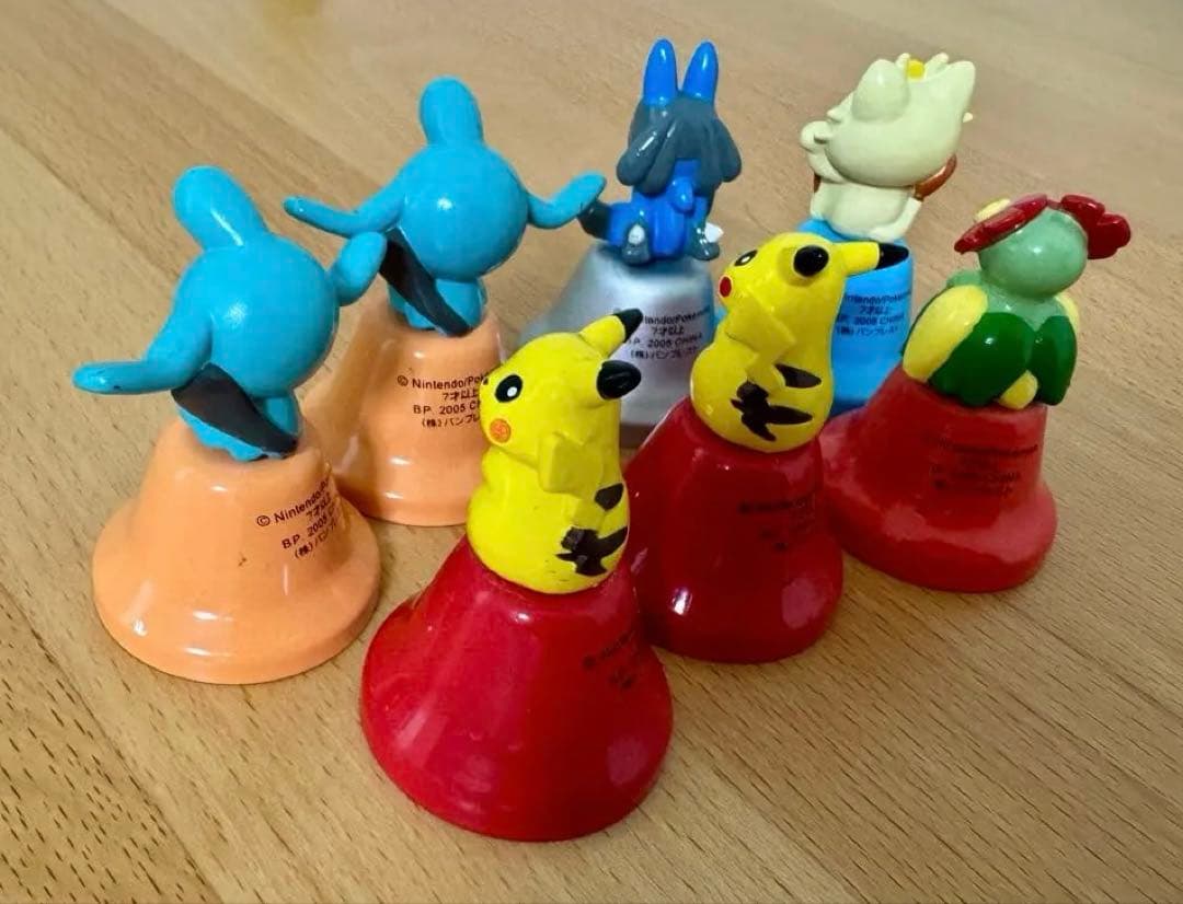 【平成レトロ】フィギュア付きハンドベル　ポケモン　ピカチュウ　ニャース　ルカリオ
