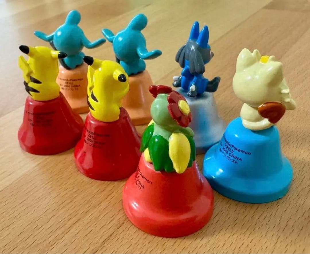 【平成レトロ】フィギュア付きハンドベル　ポケモン　ピカチュウ　ニャース　ルカリオ
