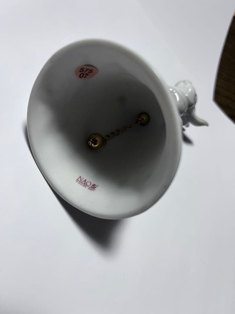 Nao ウサギの陶器置物 ベル 花彫刻付き