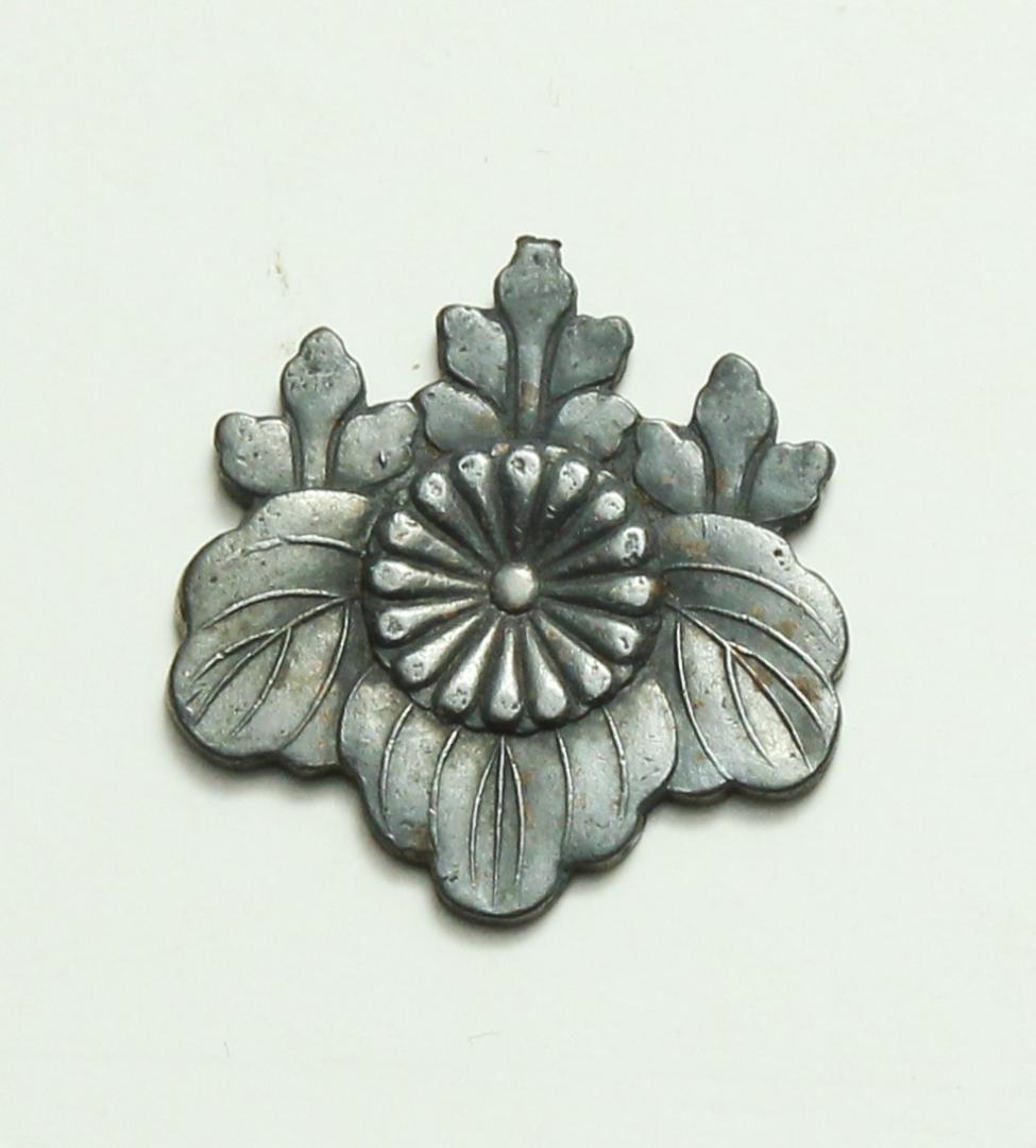 北支那駐屯記念 恩賜 大正八年六月廿八日 菊紋入り徽章