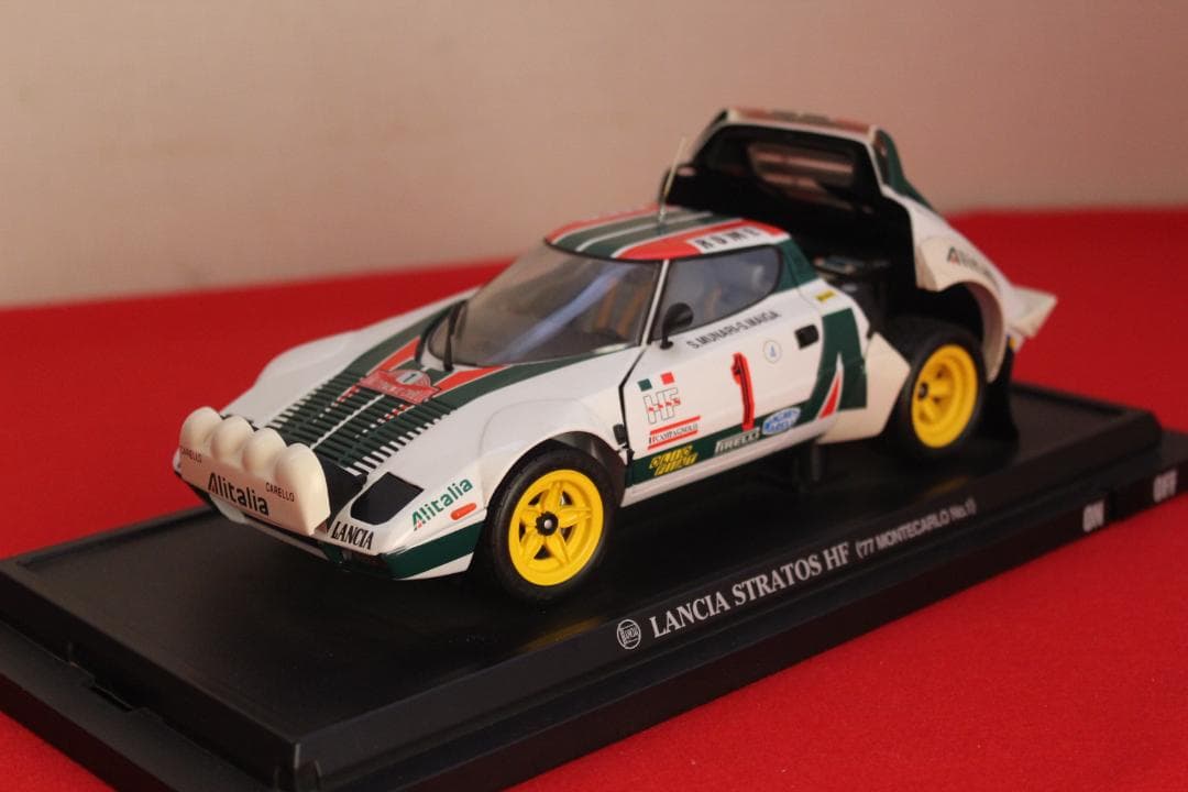 ミニカー 1/18 WRC ランチア・ストラトス(ライト点灯モデル)