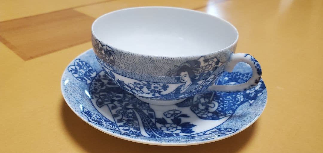 エッグシェル　透かし芸者　ティーカップ2客セット