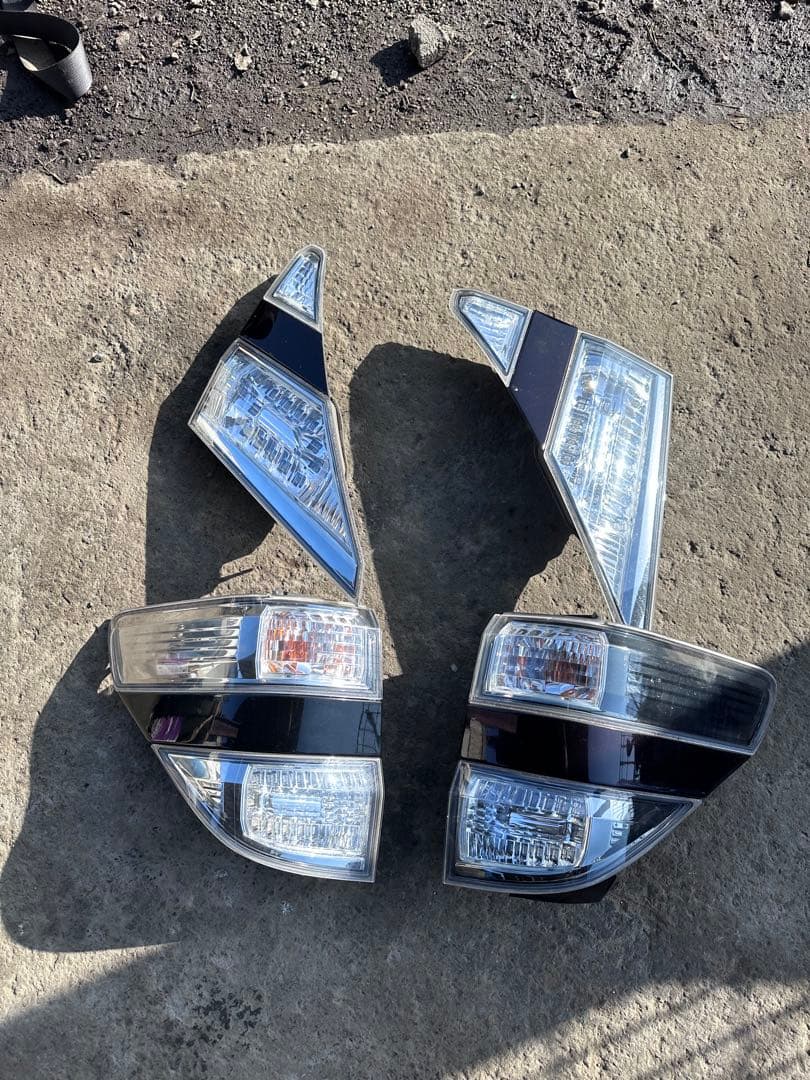 トヨタ　20 　ヴェルファイア　テールランプ　右左セット