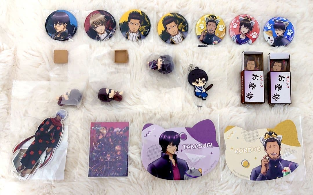 大特価 大人気 アニメ グッズ アクリルスタンド 缶バッジ紙類雑貨大量まとめ売り