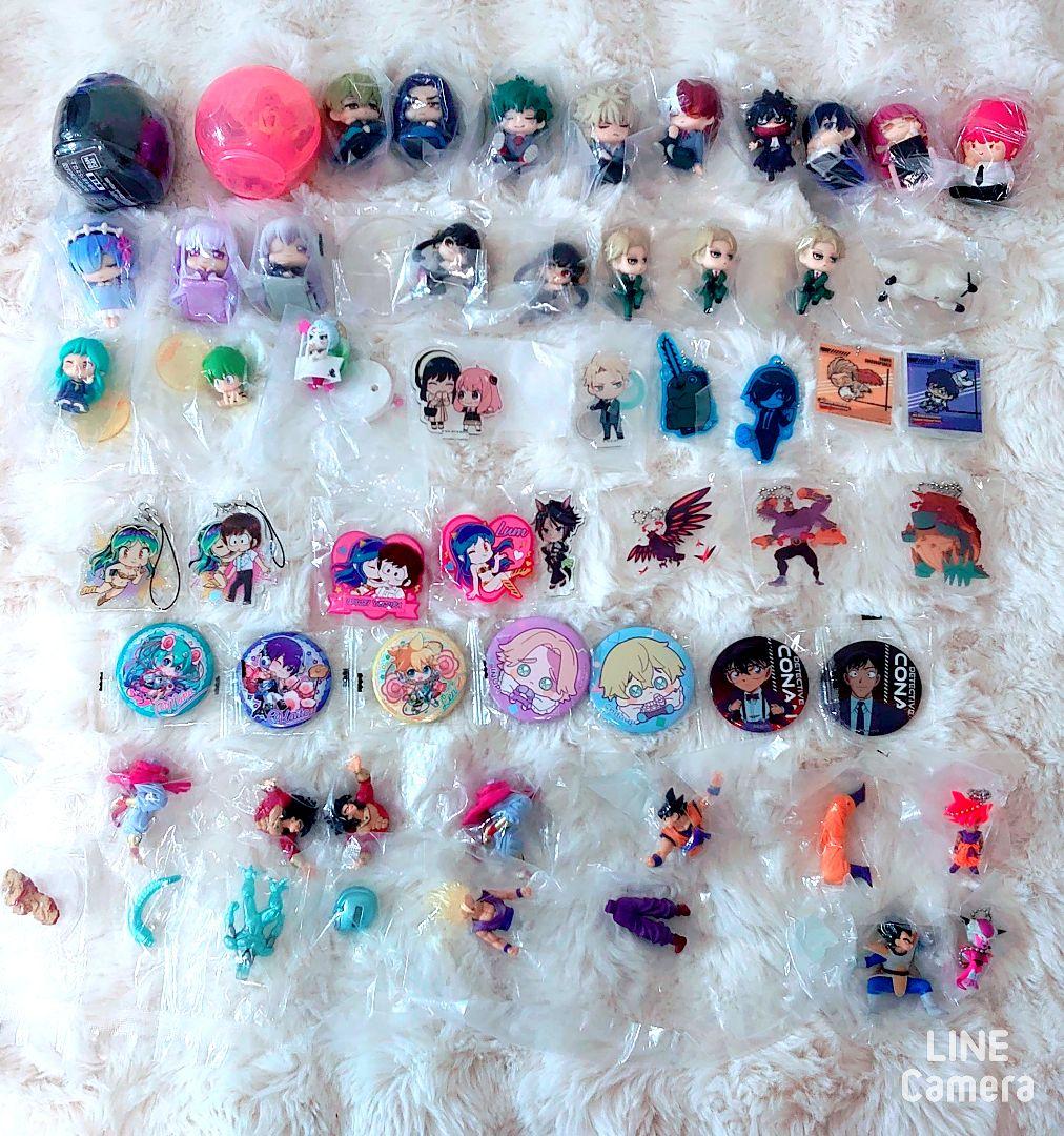 大特価 大人気 アニメ グッズ アクリルスタンド 缶バッジ紙類雑貨大量まとめ売り