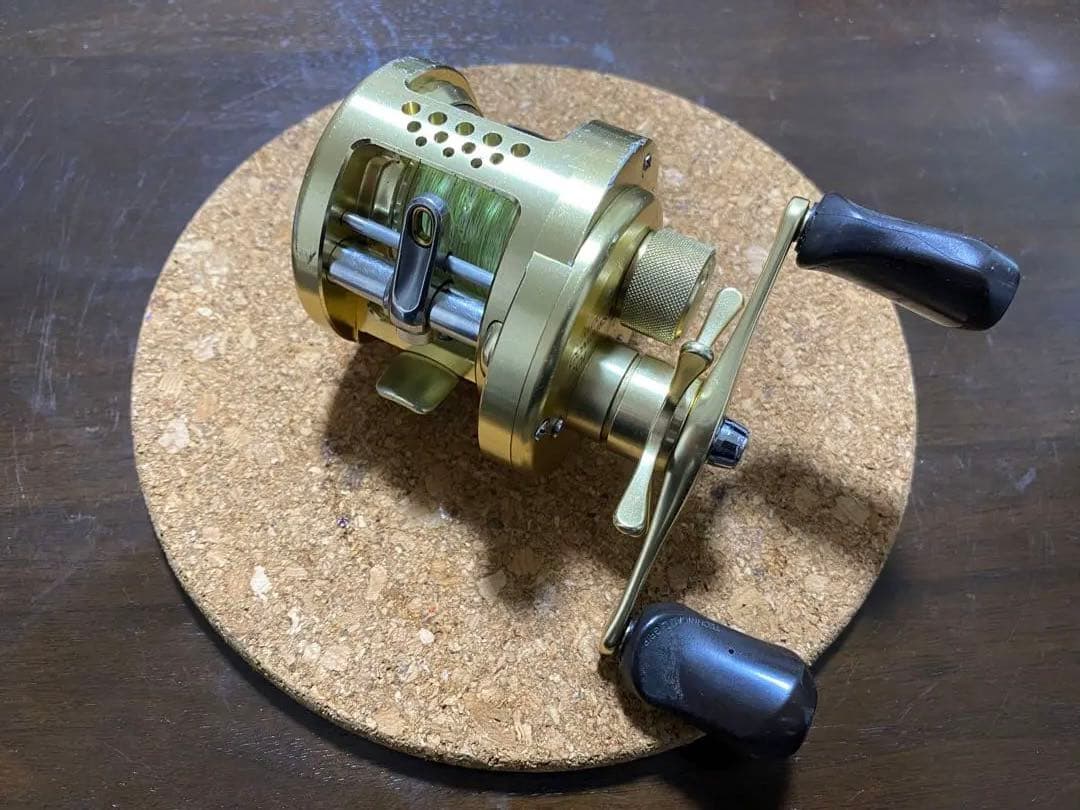 シマノ　カルカッタコンクエスト201 左巻き