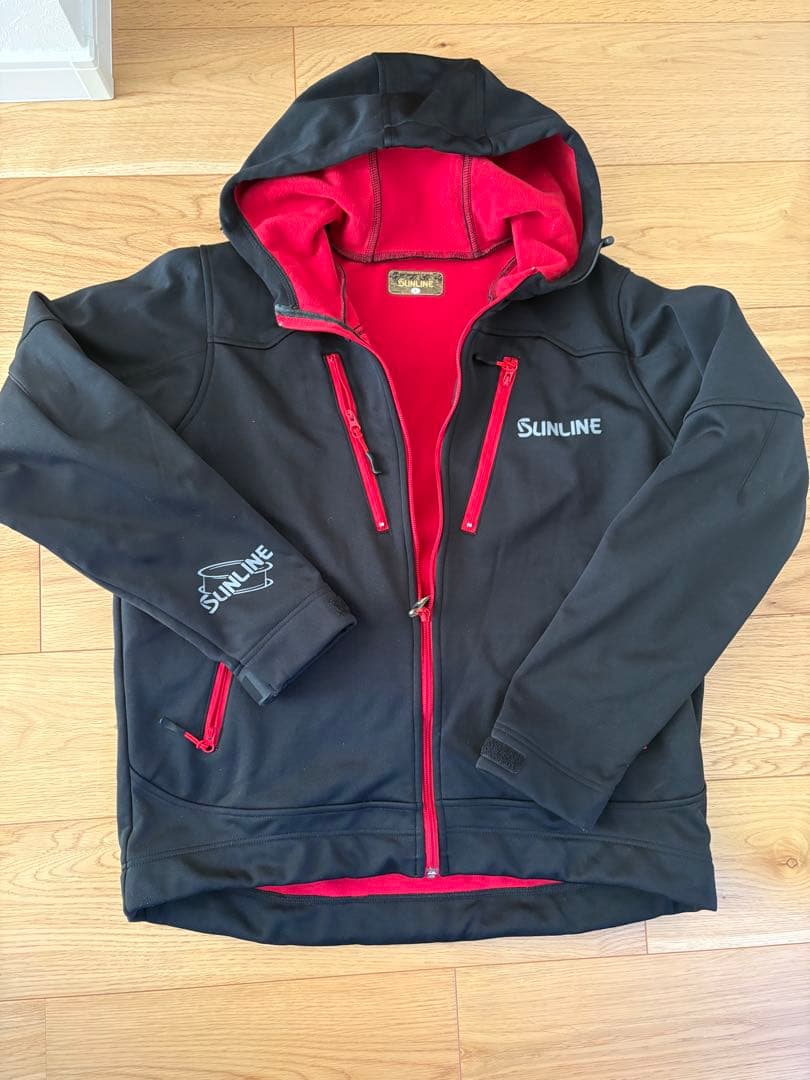 SUNLINE フード付きパーカー ブラック/レッド