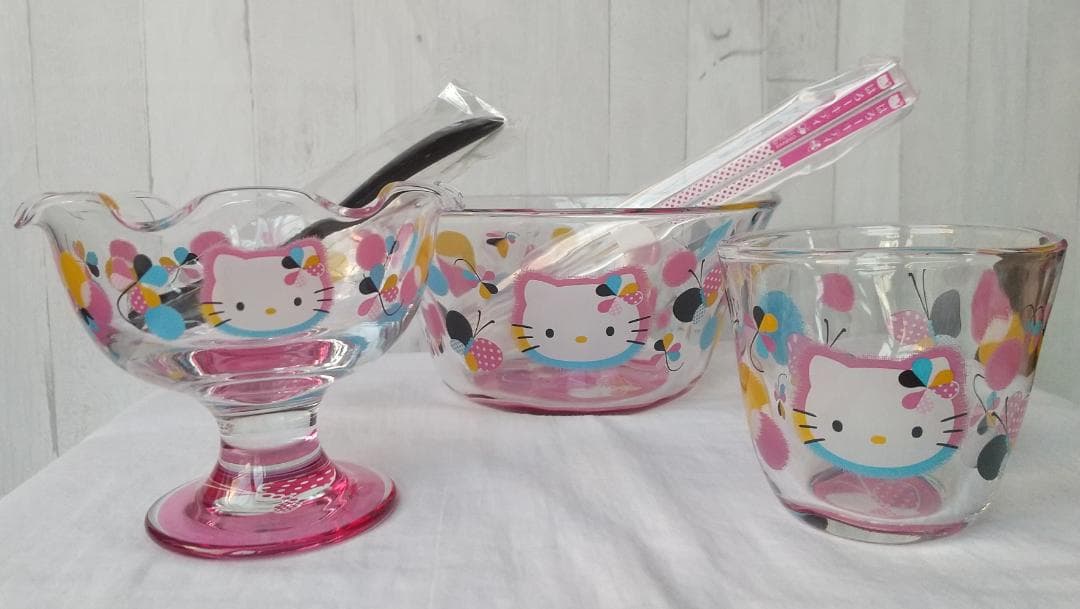 キティ　デザートグラス　ガラスボウル　皿　食器　蝶　クローバー　箸スプーン付き