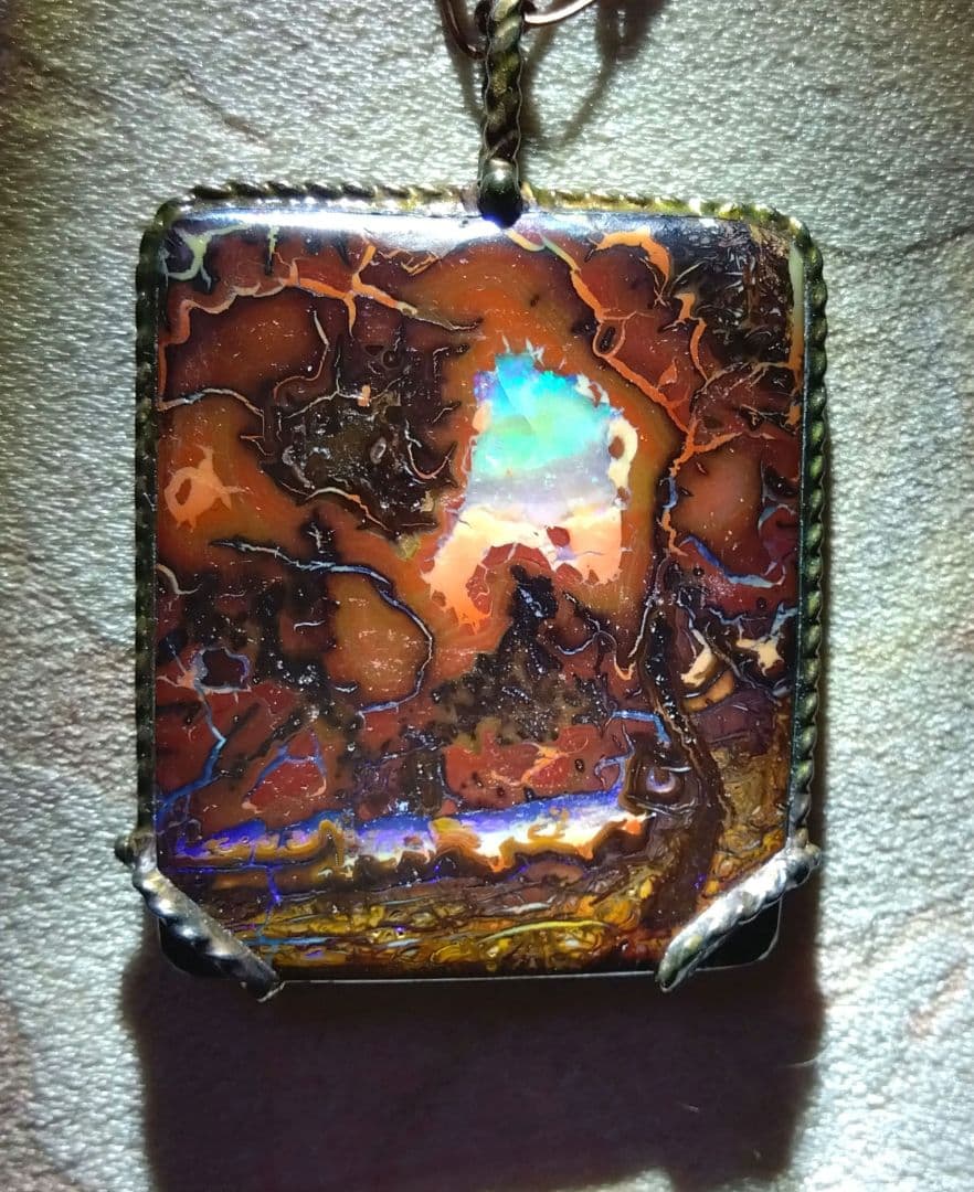 ♥　天然石（ボルダーオパール）のピクチャーストーン✨✨