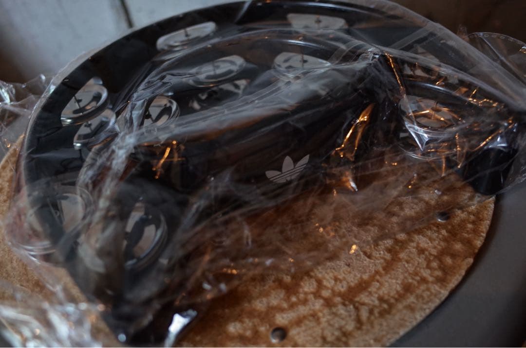 oasis adidas ブラック タンバリン