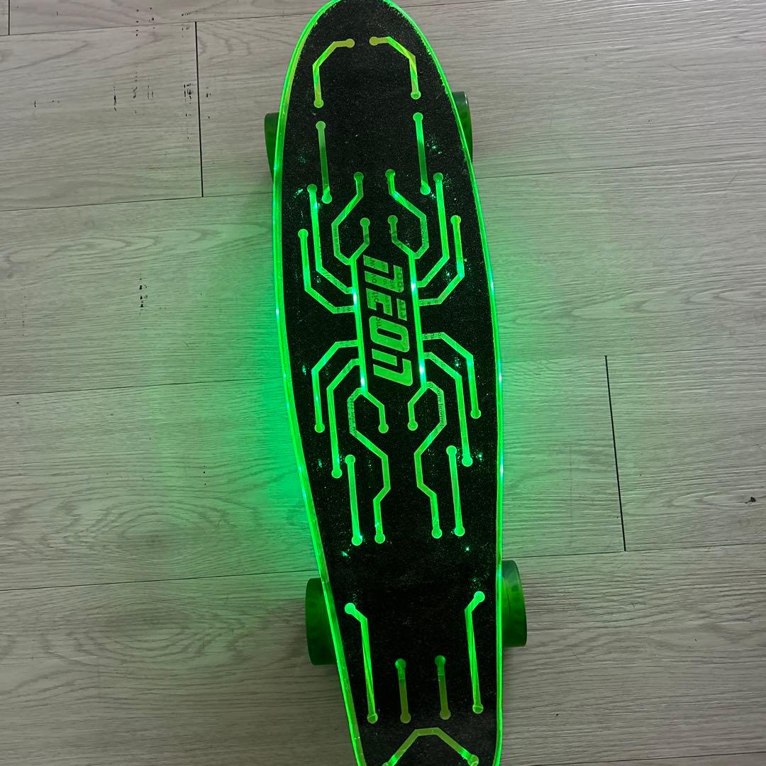 LEDライト付スケートボード　光るスケボー