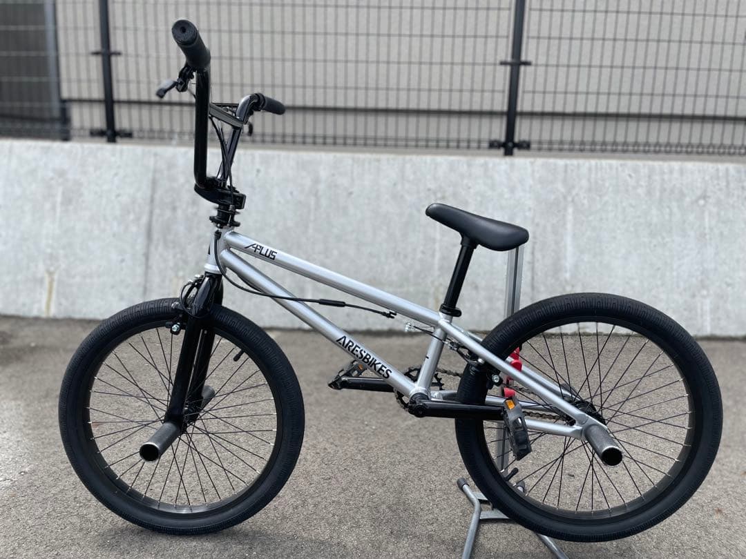 送料込み　ARES BIKES 20インチ BMXバイク