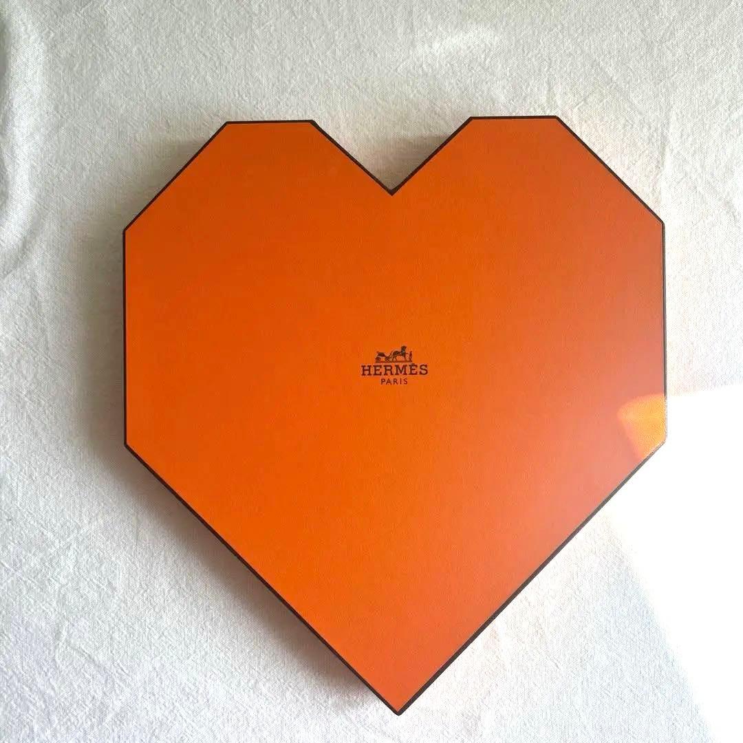 【激レア】HERMÈS オレンジ ハート型ギフト箱
