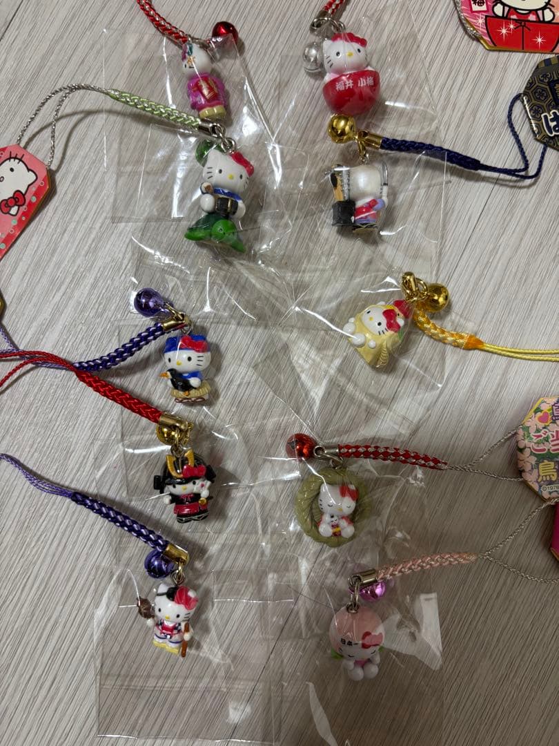 ご当地キティ 値付けまとめ売り ストラップ 、チャームセット 100個 値下げ中