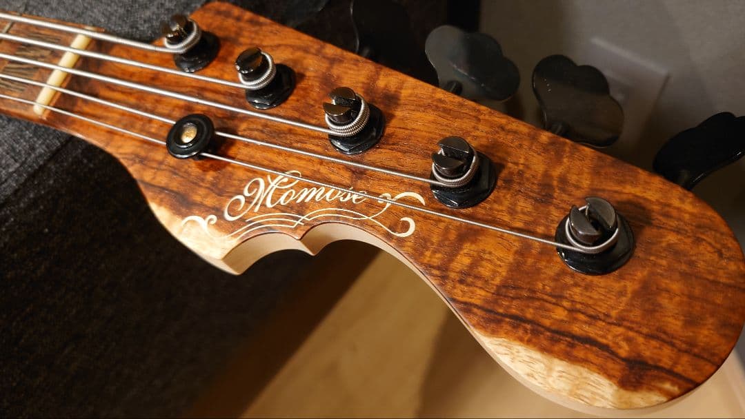momose　custom 5弦ベース