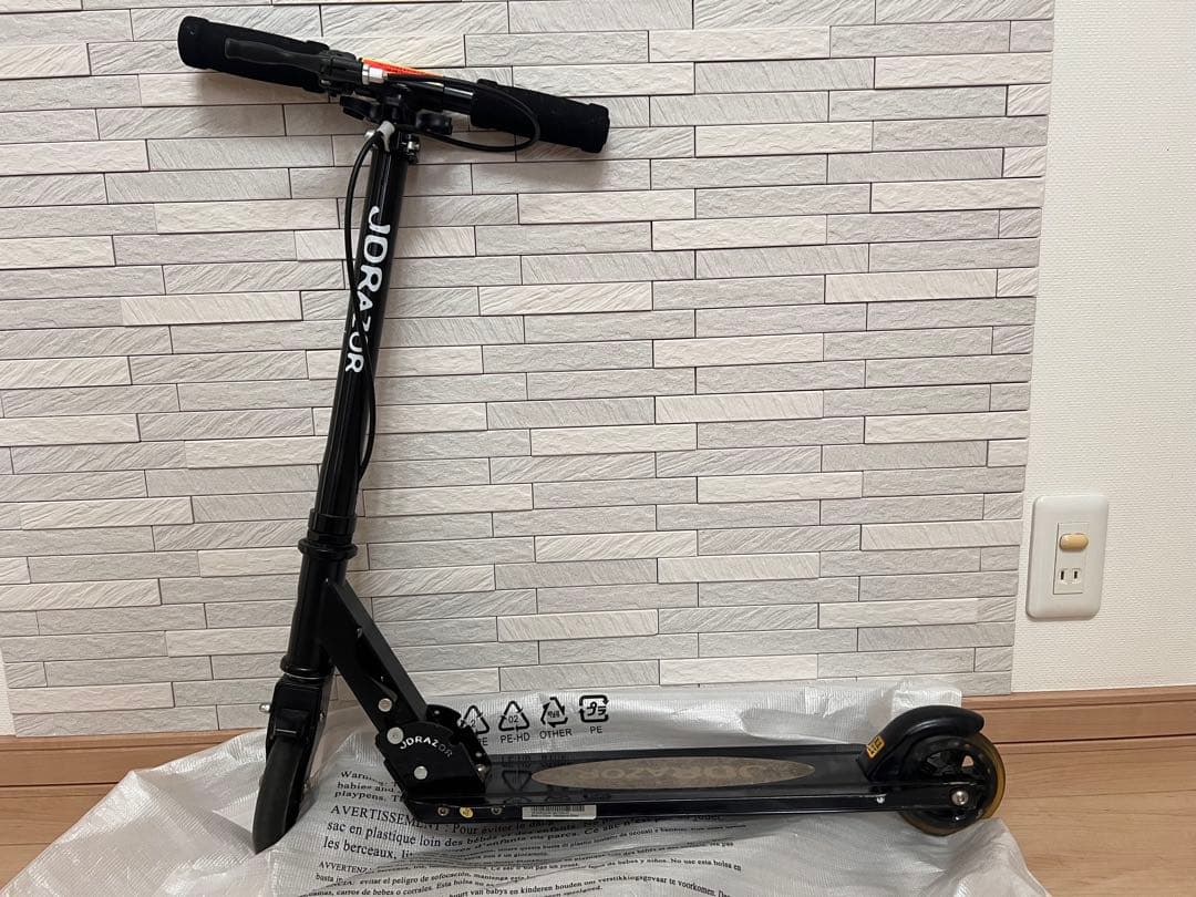 キックボード　ブレーキ付き　光るタイヤ