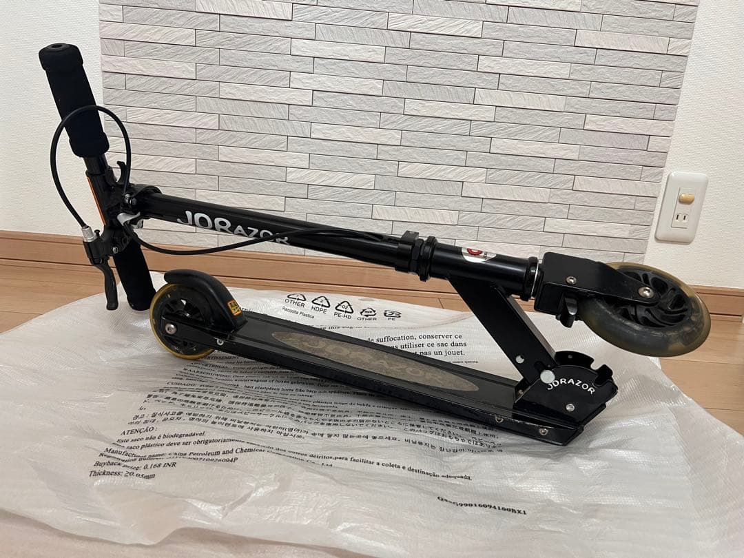 キックボード　ブレーキ付き　光るタイヤ