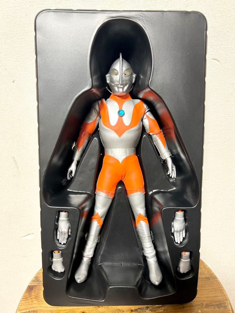 未使用 メディコムトイ RAH ウルトラマン Aタイプ フィギュア