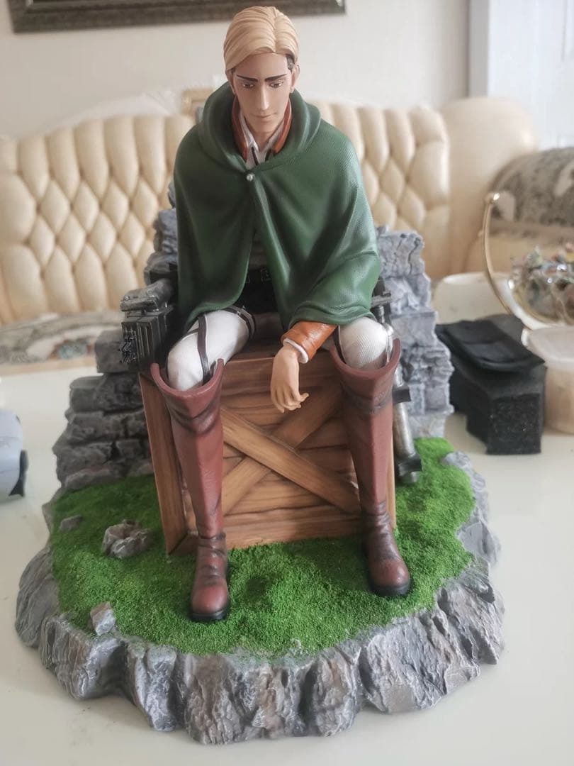 進撃の巨人 エルヴィン·スミ  ガレージキット ガレキ スタチュー②