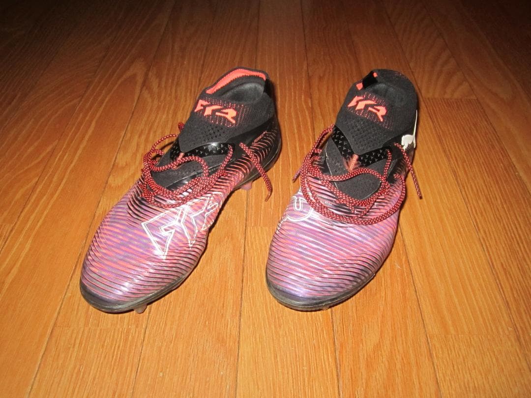 プーマのサッカースパイク「フューチャー8アルティメットAG」アンリミテッドパック