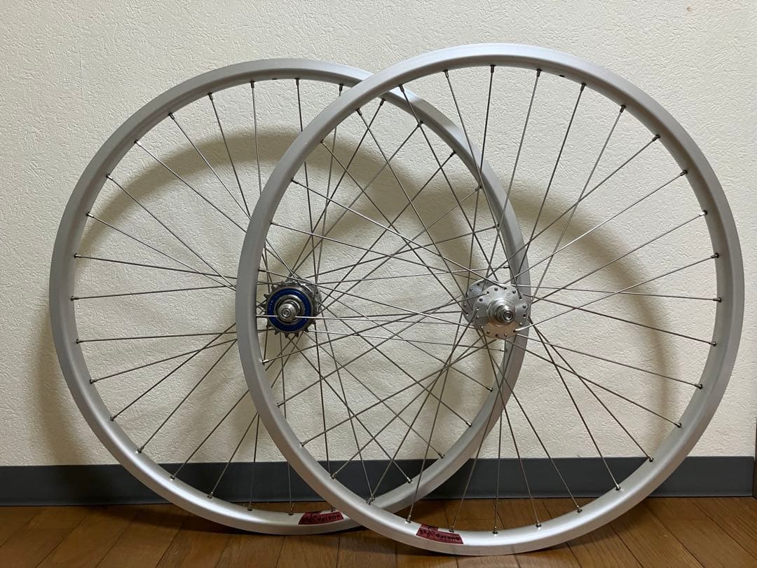 VELOCITY 完組ホイール シルバー　フリーコグ付き　ブルーラグ