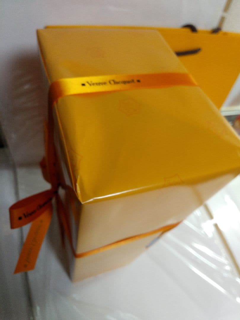 希少、新品未開封、ヴーヴクリコ　草間弥生　シャンパン