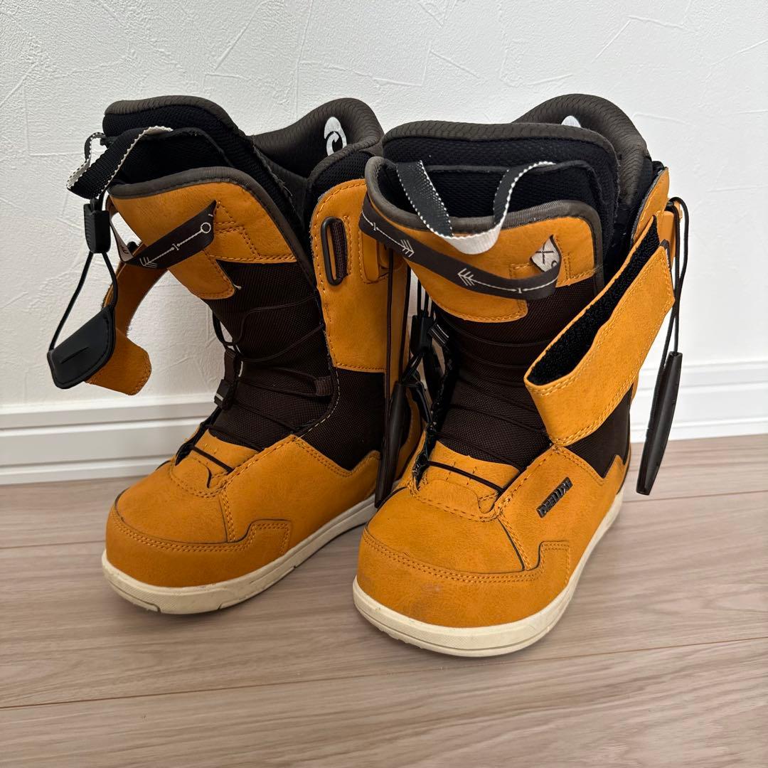 美品DEELUXE ID LARA ララ22.5 ベージュ