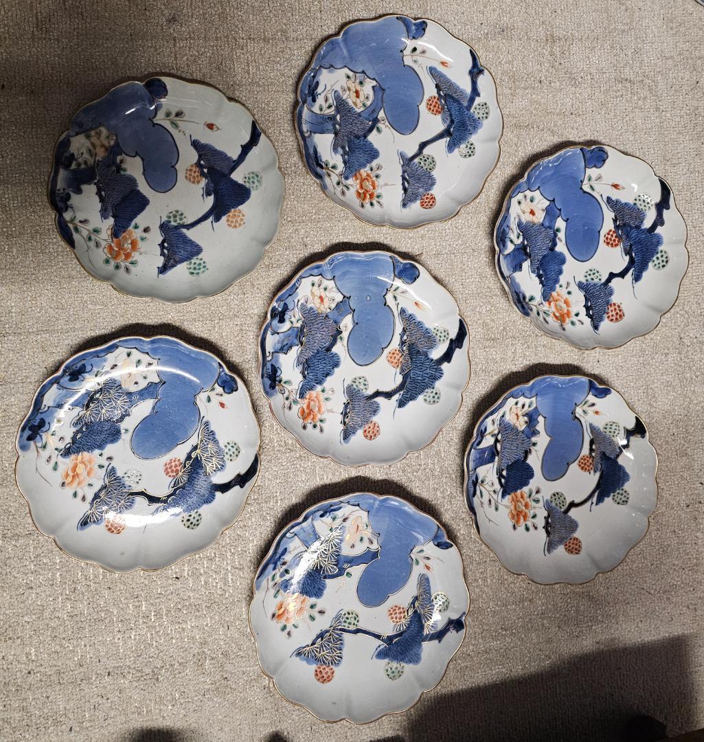 江戸後期 古伊万里 松に松ぼっくり 輪花7寸皿 8客セット