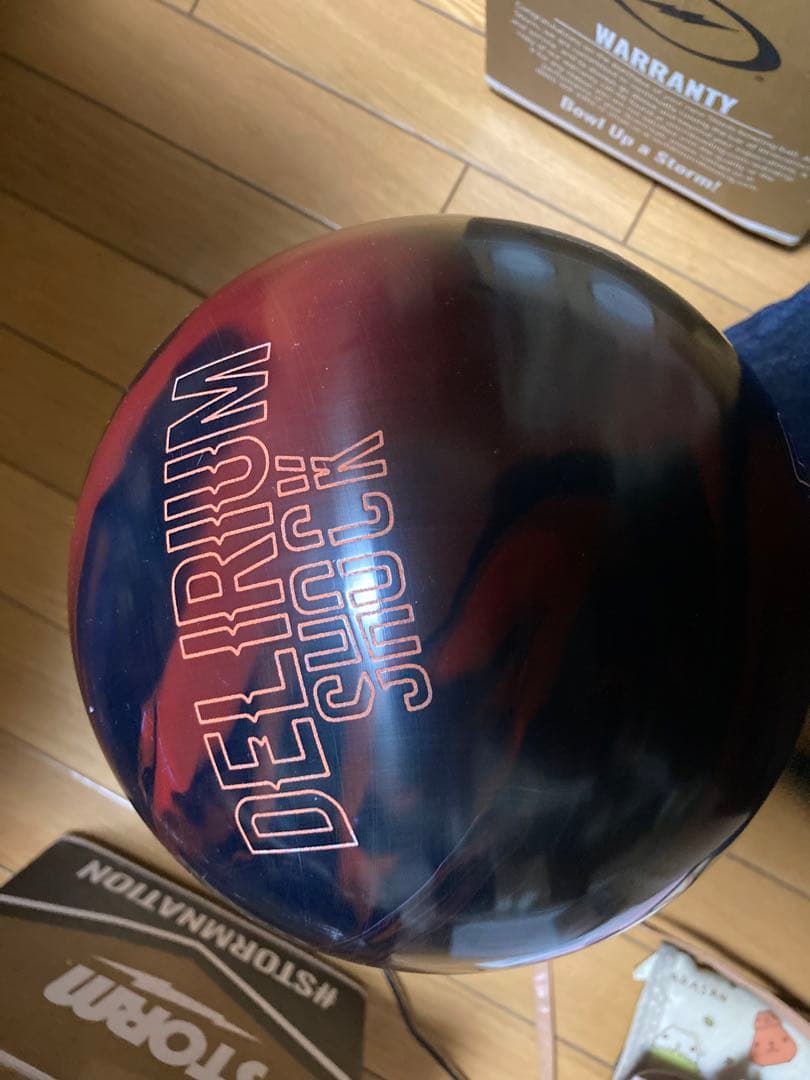 DELIBRIUM SHOCK ボウリングボール　15ポンド