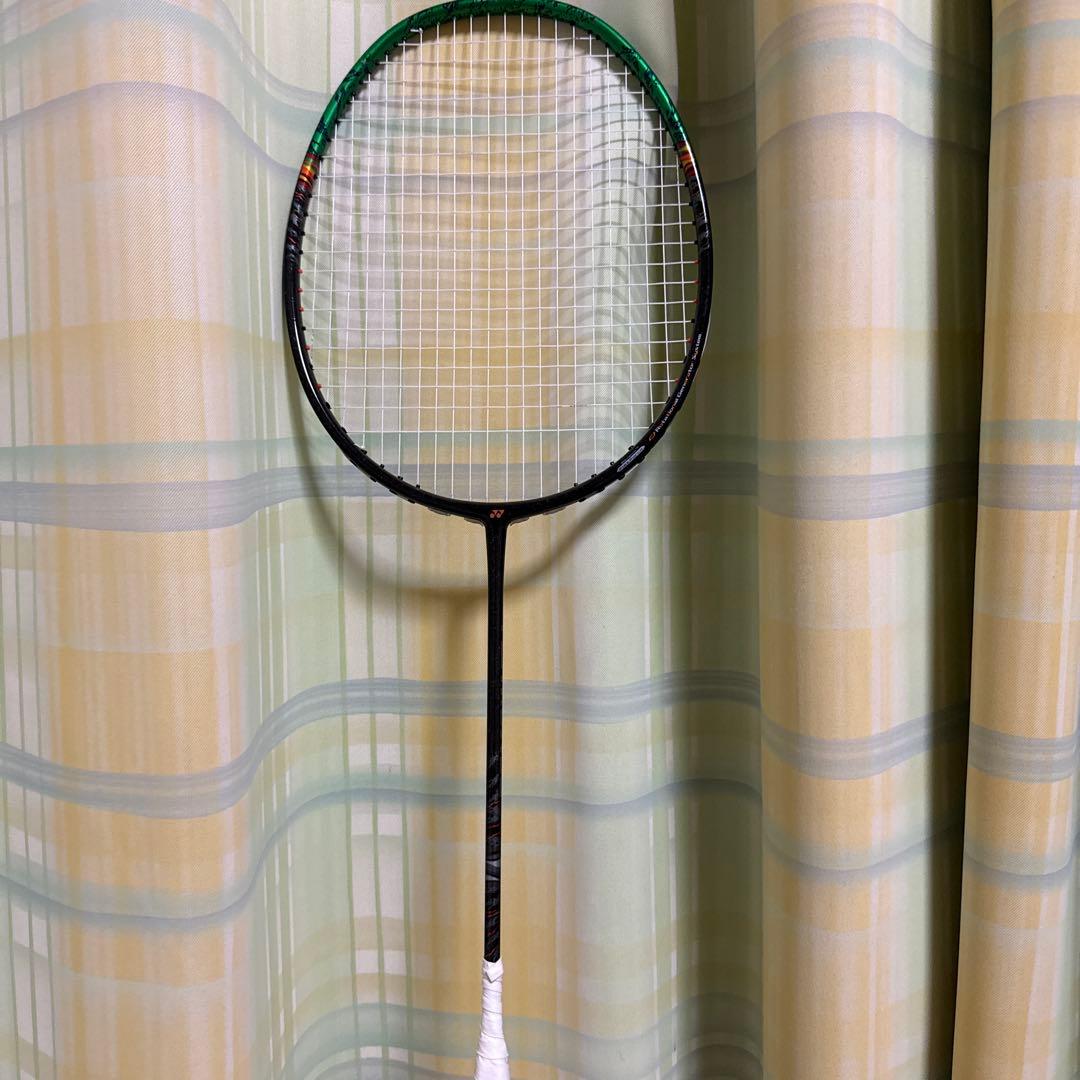 バドミントンラケット。アストロクス99pro4u 新シャトル