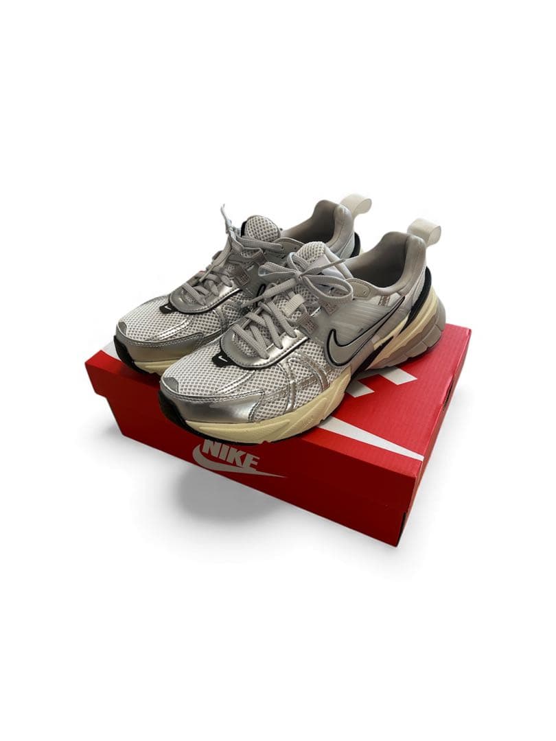 （美品）NIKE ナイキV2K RUN 25.5cm