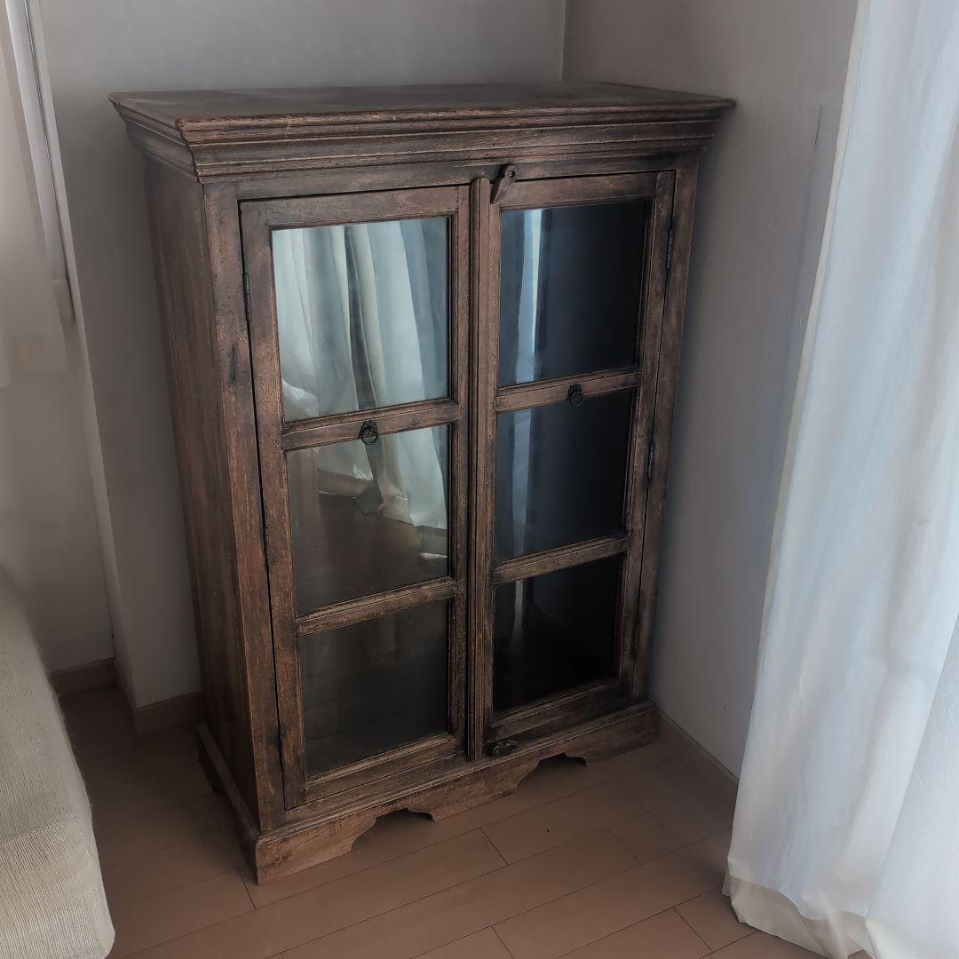 木製キャビネット ガラス扉付き