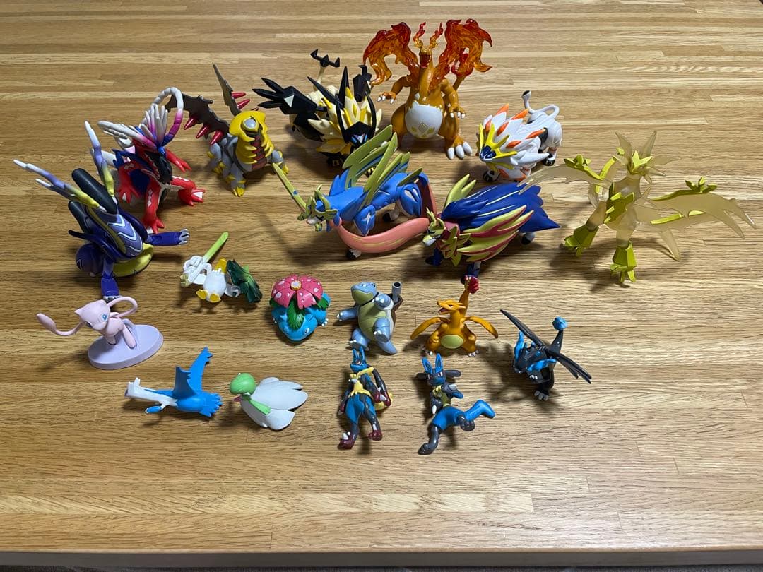 【最終値下げ】モンコレ19体まとめ売り＋ポケモン指人形まとめ売り総数約60体