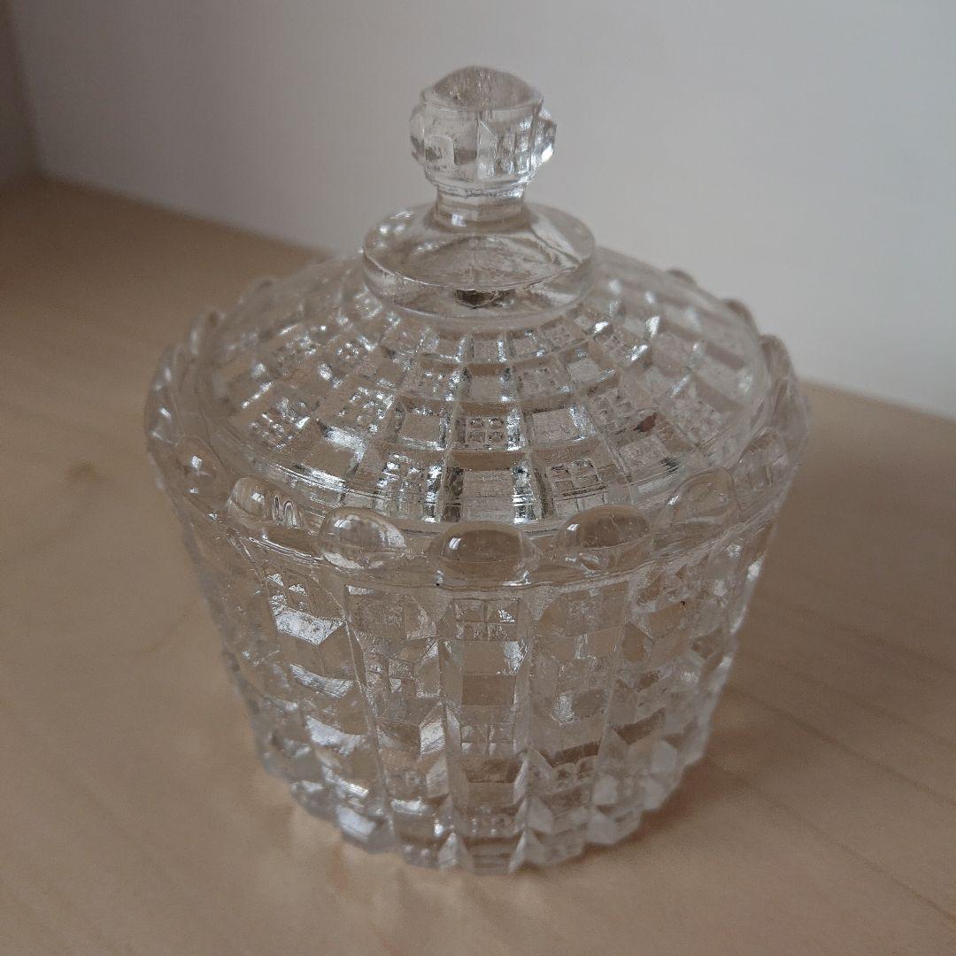 キャンディポット　シュガーポット　ボンボン入れ　プレスガラス　蓋物