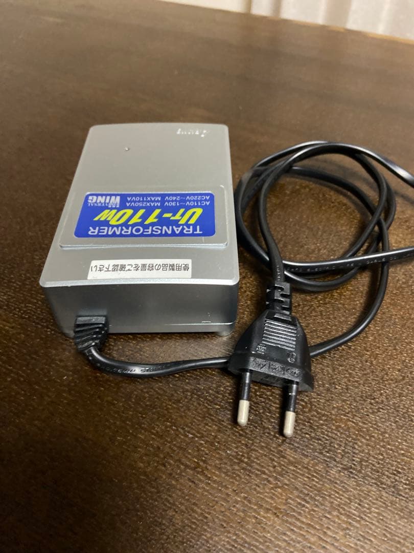 変圧器　小型家電用　携帯用Ut -110W AC110V-130V