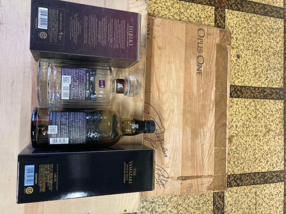 山崎18年　空瓶１本　専用カートン１枚 響21年　空瓶１本 専用カートン１枚