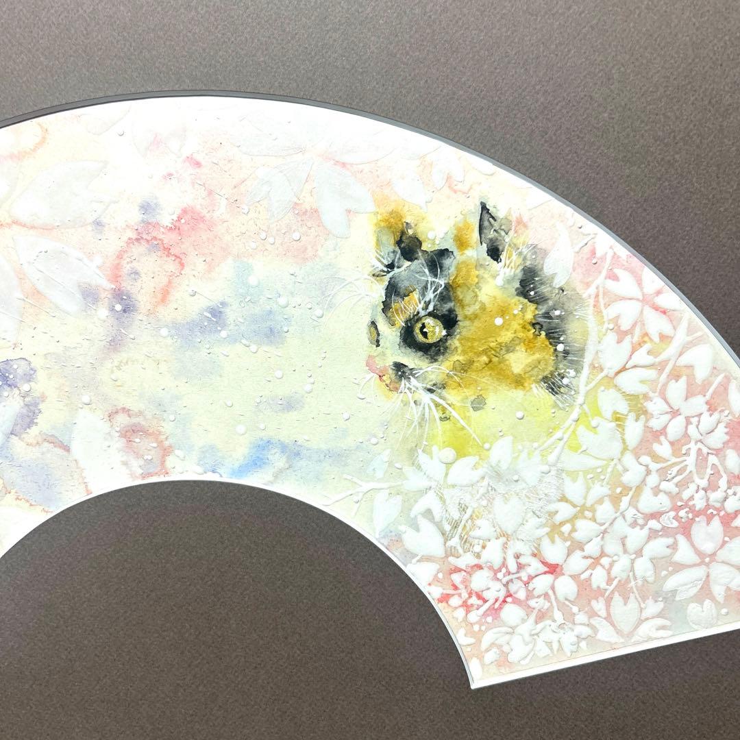 日本画「さくら　三毛　扇あつらえ」　幸福の三毛猫