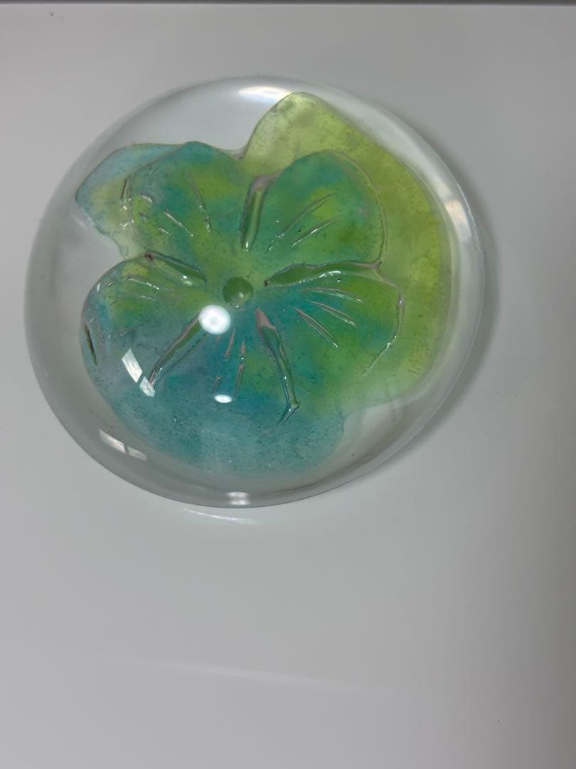 daum.花形の青緑グラデーションペーパーウェイト