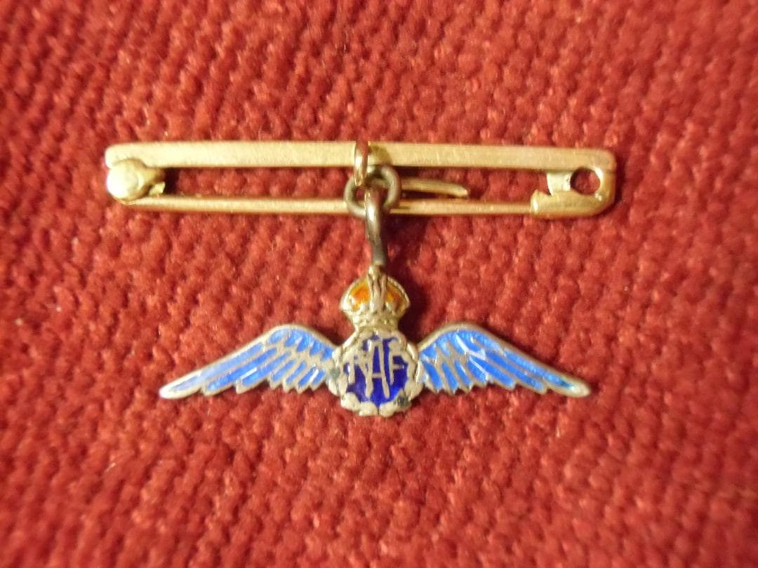 GBイギリス軍/英軍＊ＲＡＦ/空軍＊９Ｋ金製パイロットＷＩＮＧブローチ（実物）