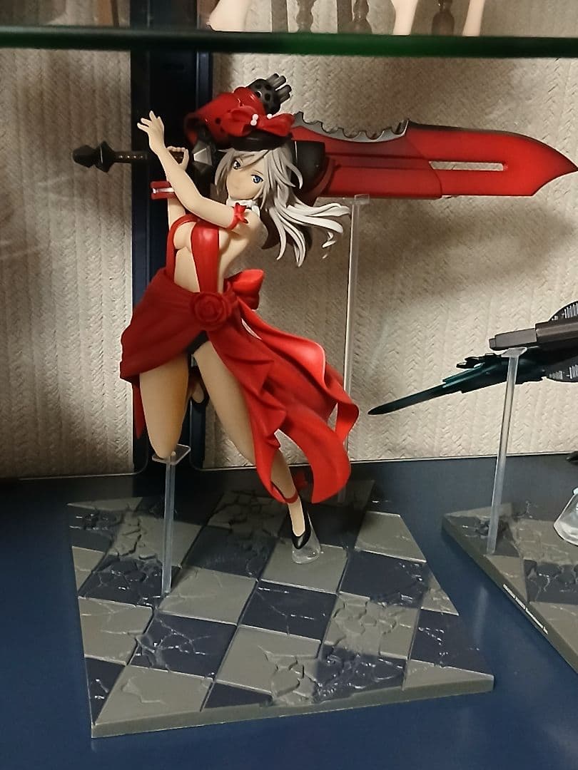 GOD EATEA アリサ 赤いドレス