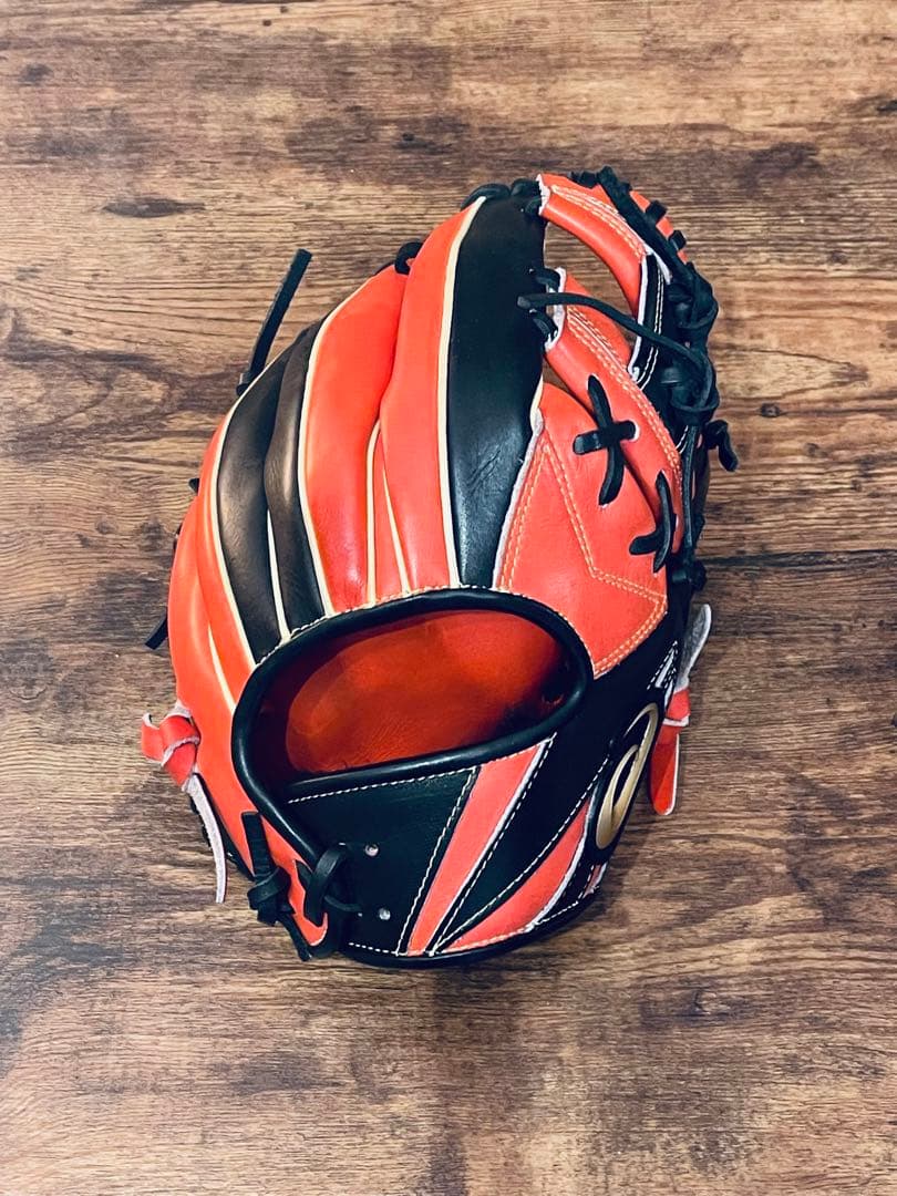 軟式野球グローブ 赤／黒