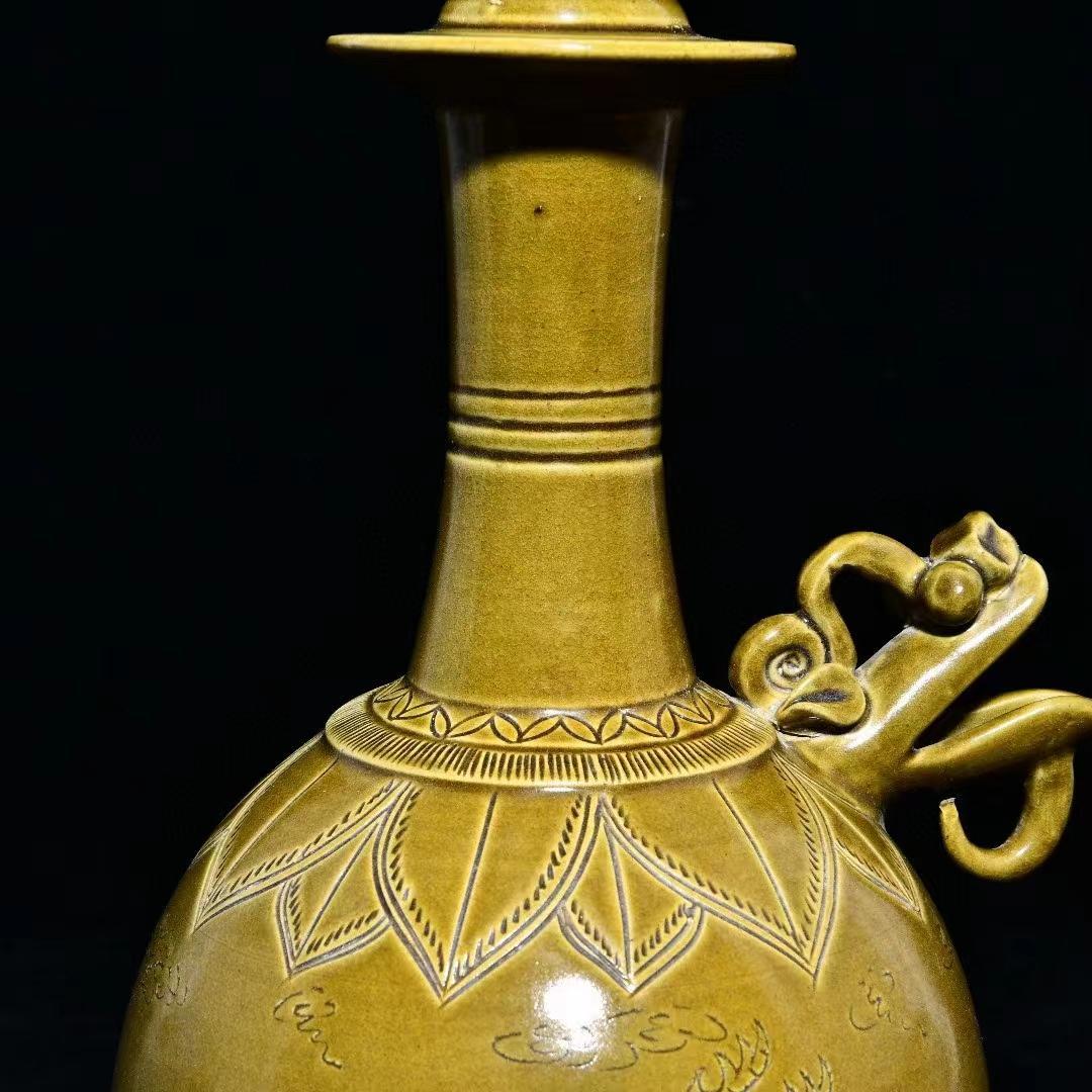 中国古美術・旧蔵の陶磁器鶴模様の静瓶・18x35cm・茶道具・案頭・置物・文房具