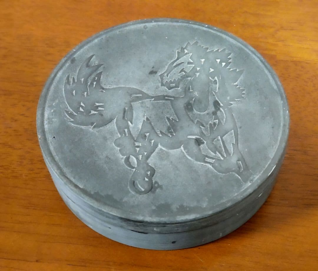 歙州石 丸形硯（100㍉Φ）