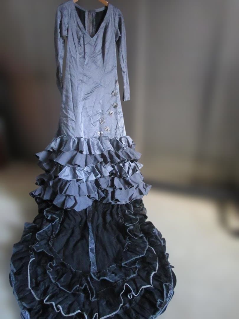 シルバーグレーのバタデコーラ