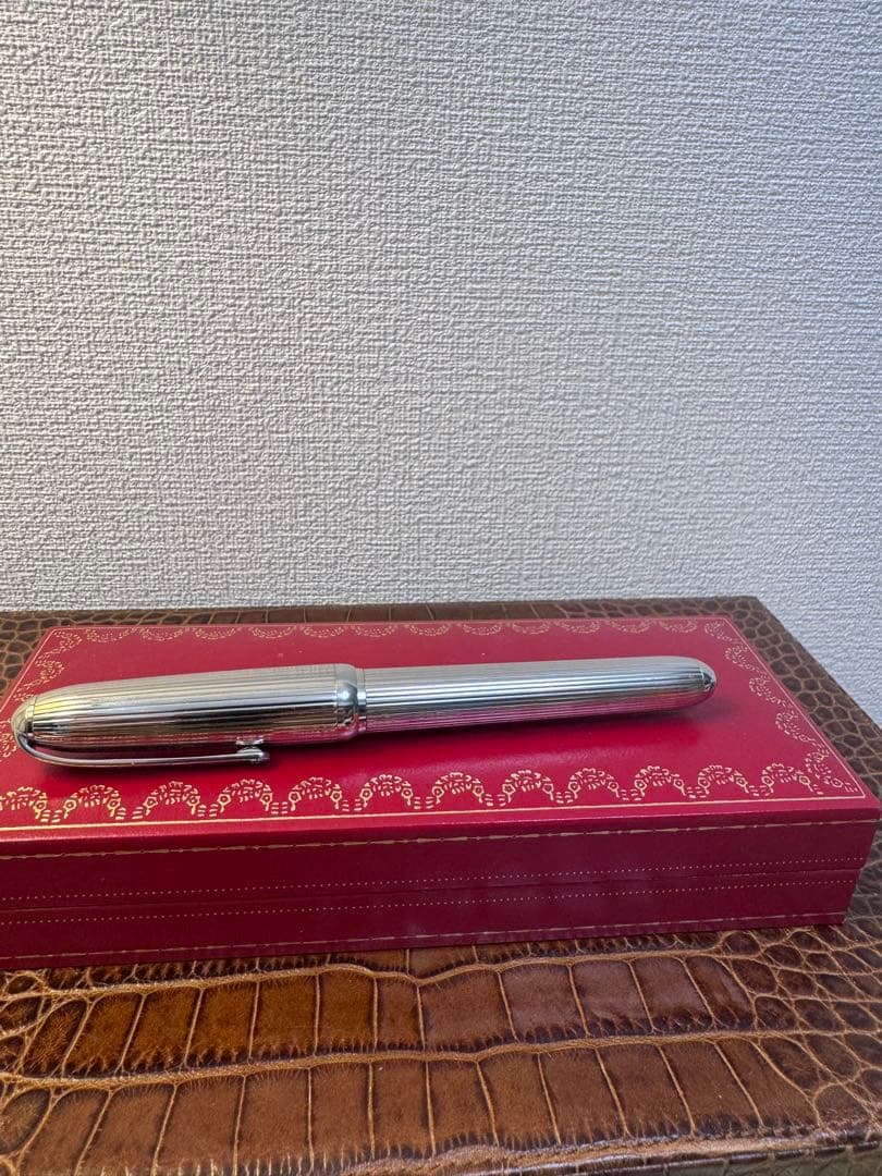 Cartier 万年筆 プラチナフィニッシュ　ゴドロン　ケース付きカルティエ