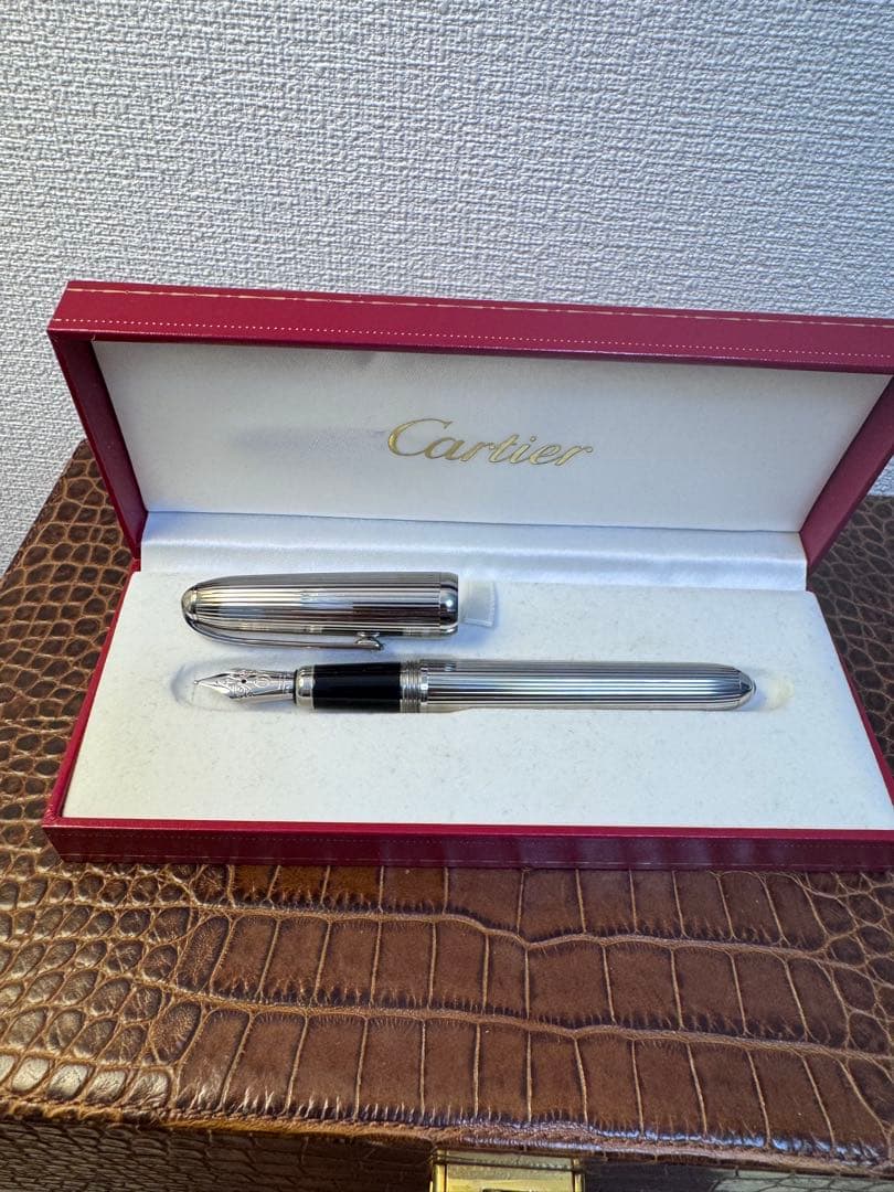Cartier 万年筆 プラチナフィニッシュ　ゴドロン　ケース付きカルティエ