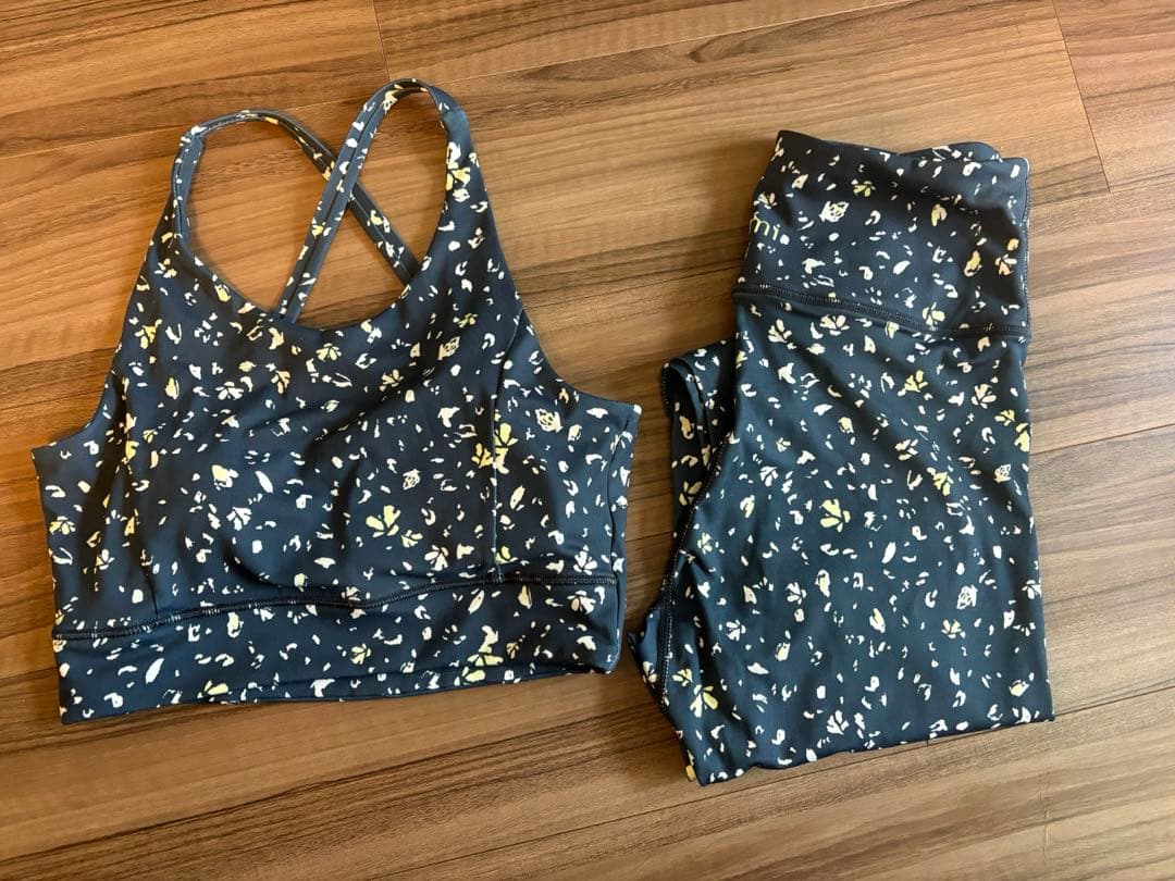 emmi yoga ネイビー　ブラ＆レギンスセット