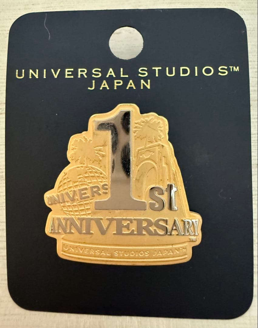 USJ1周年記念ピンバッチ7種とピントレ記念ピンバッチ付きコレクションポード